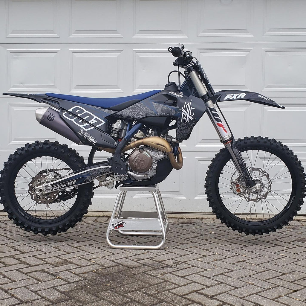 CUSTOM MOTO GRAPHICS