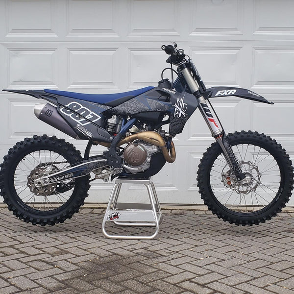 CUSTOM MOTO GRAPHICS